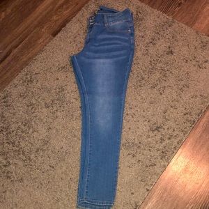 Fashion Nova Mid Rise Booty lifting Jeans size 14